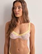 Nelly - Vaaleanpunainen - Contrast Lace Bra