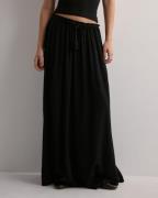 Nelly - Musta - Dreamy Skirt