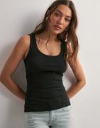 Selected Femme - Musta - Slfanna U-Neck Tank Top Noos