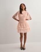 Malina - Vaaleanpunainen - Minnie short sleeve lace mini dress