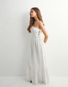 Nelly - Valkoinen - Dreamy Smock Dress