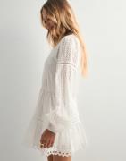 Nelly - Valkoinen - Embroidered Dress