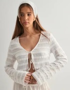 Pieces - Valkoinen - Pcanine Ls Tie Top Mm Jrs