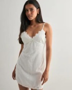 Only - Valkoinen - Onllocea Strap Emb Detail Dress Wvn