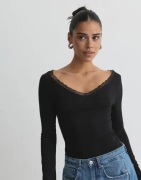 Nelly - Musta - Lace Detail V Neck Top