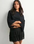 Nelly - Musta - Wonderful Lace Mini Skirt