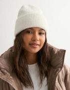 Nelly - Valkoinen - Fuzzy Beanie