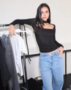 Nelly - Musta - Neck Detail LS Top