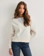 Nelly - Valkoinen - V Neck Barrel Sweat