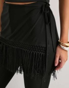 Nelly - Musta - Fringe Tie Mini Skirt