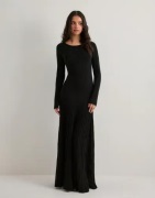 Neo Noir - Musta - Sage Knit Dress