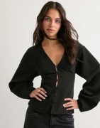 Nelly - Musta - Shaped Button Blouse