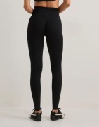 Aim'n - Musta - Shape Seamless Tights