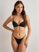 Nelly - Musta - Illusions Bikini Panty