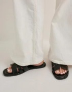 Nelly - Musta - Flat Sandal