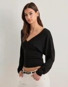 Nelly - Musta - Soft Plunge LS Top