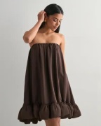 Malina - Ruskea - Mikala Strapless Ruffled Mini Dress