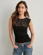 Nelly - Musta - Lace Blocking Sleeveless Top