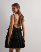 Nelly - Musta - Volume Flounce Dress