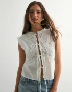 Nelly - Valkoinen - Embroidered Vest