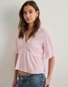 Nelly - Vaaleanpunainen - Sweet Detail Blouse
