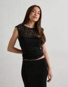 Nelly - Musta - Lace Blocking Sleeveless Top