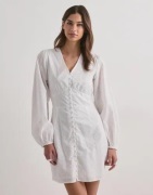 Neo Noir - Valkoinen - Mabel Embroidery Dress