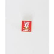 Liverpool Metal Badge This Is Anfield - Punainen